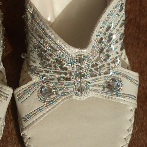 Anne Michelle Butterfly Sandal - Picture 1 of 6